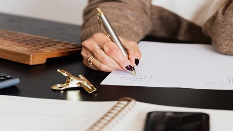 京東國際平臺優(yōu)點：物流速度快、商品種類豐富、售后服務(wù)好