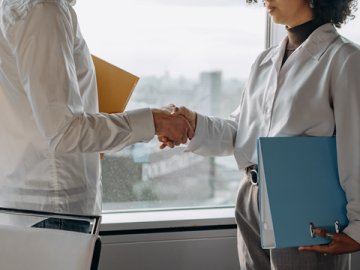 2025自由職業(yè)者香港開(kāi)戶指南：賬戶選擇、資料清單與銀行推薦