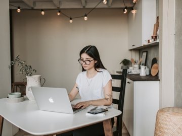 香港公司注冊代辦：開公司的優(yōu)勢與風(fēng)險分析